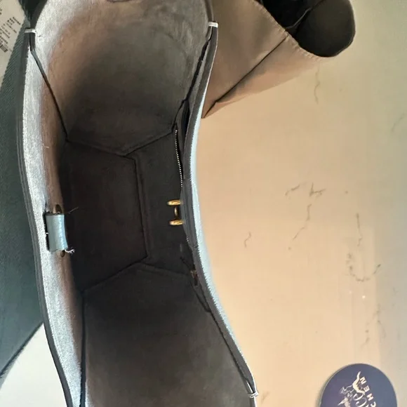 Celine Light Blue-Gray soft grained calfskin bucket Shoulder Bag with Wide Strap - Picture 6 of 7